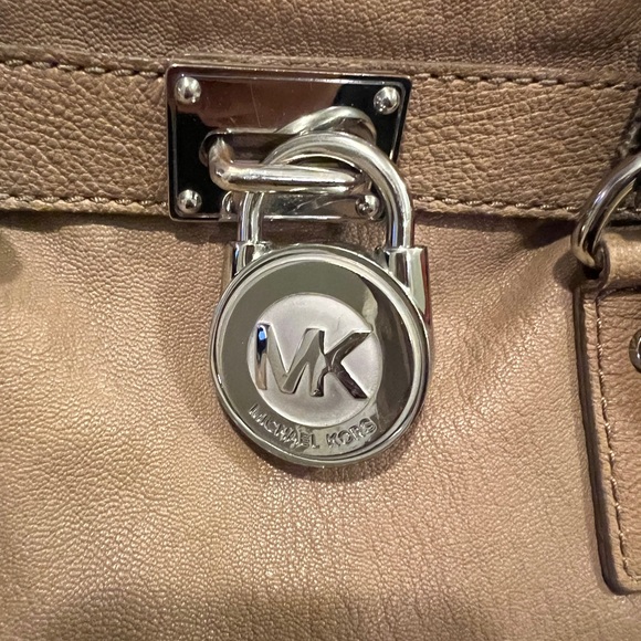Michael Kors Tan Hamilton Purse - Picture 2 of 15